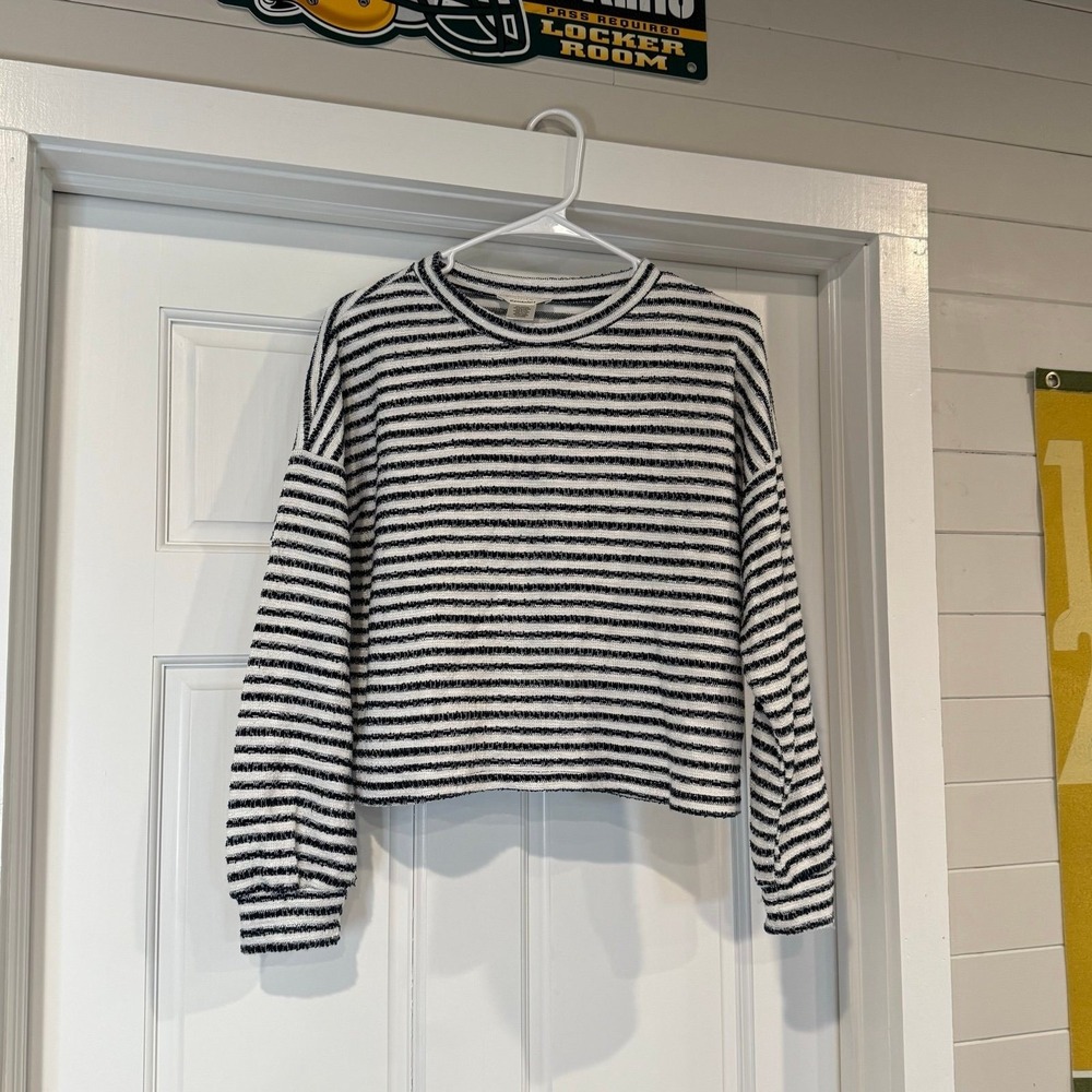 Urban Romantics Womens Medium Black White Striped Long Sleeve Crop Top Knit